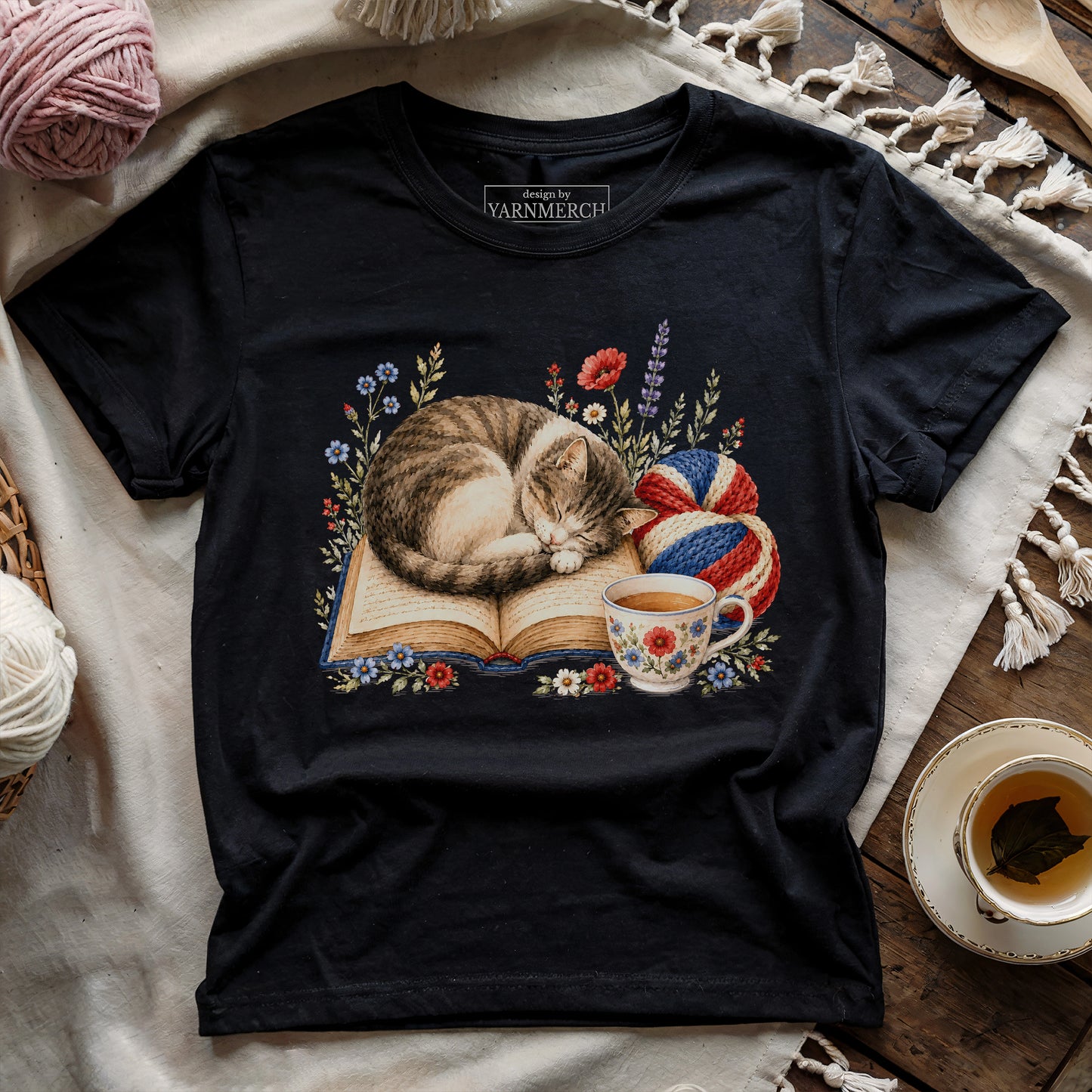Cat, Yarn & America T-shirt