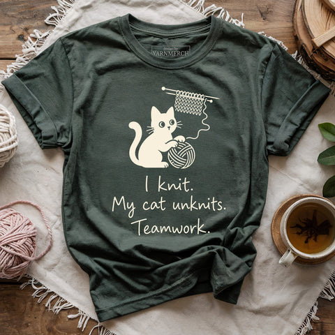 I Knit. My Cat Unknits. Teamwork. T-shirt