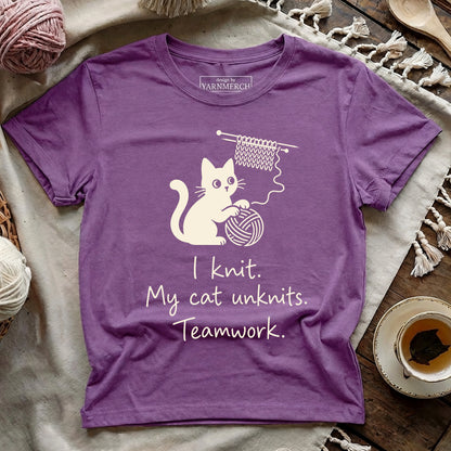 I Knit. My Cat Unknits. Teamwork. T-shirt